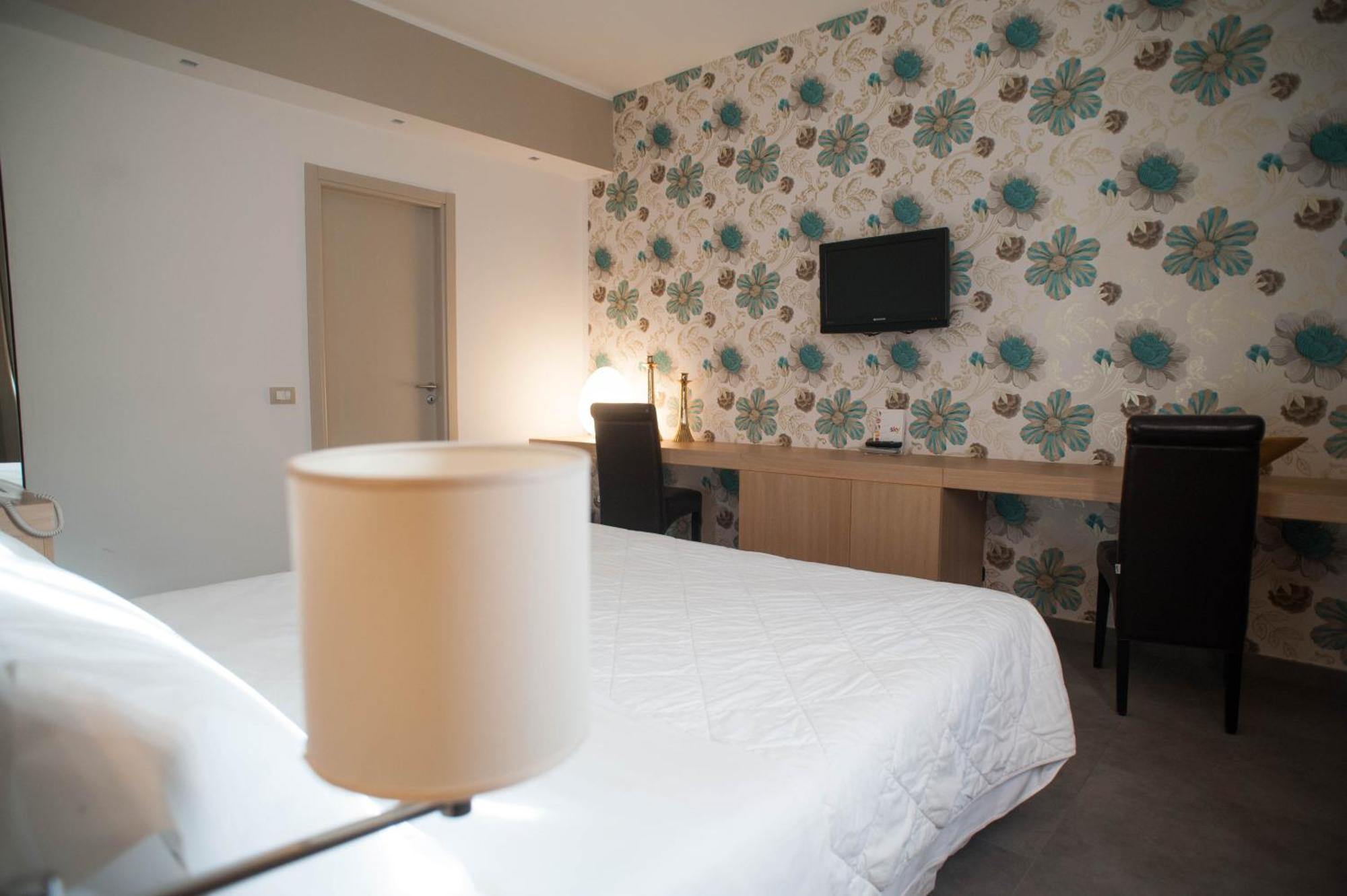 Ferrohotel Modica Exterior photo